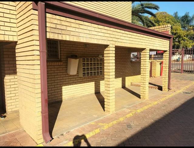2 BEDROOM PROPERTY TO RENT IN PRETORIA GARDENS